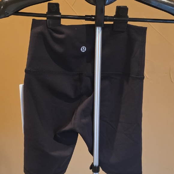 Lululemon Women's High-Waist Black Athletic Shorts Wunder Train HR Short 8" - Picture 3 of 3